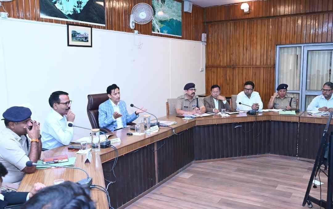हाईकोर्ट के आदेश पर हरकत में प्रशासन, कमिश्नर दीपक रावत की अध्यक्षता में हाईलेवल बैठक