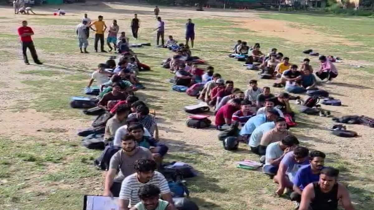 24 पदों पर 1103 आवेदन: बढ़ती बेरोज़गारी ने बढ़ाई सरकारी नौकरी की होड़