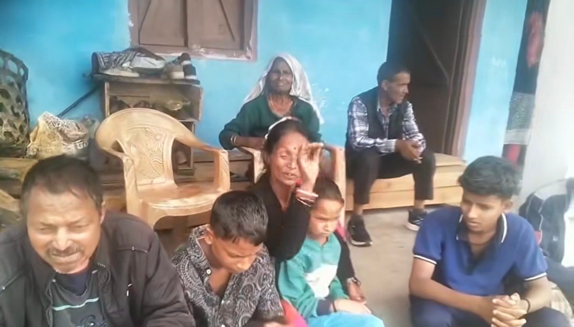 थराली से रेफर गर्भवती महिला की एम्बुलेंस में मौत, परिजनों ने अस्पताल स्टाफ पर लापरवाही के लगाए आरोप