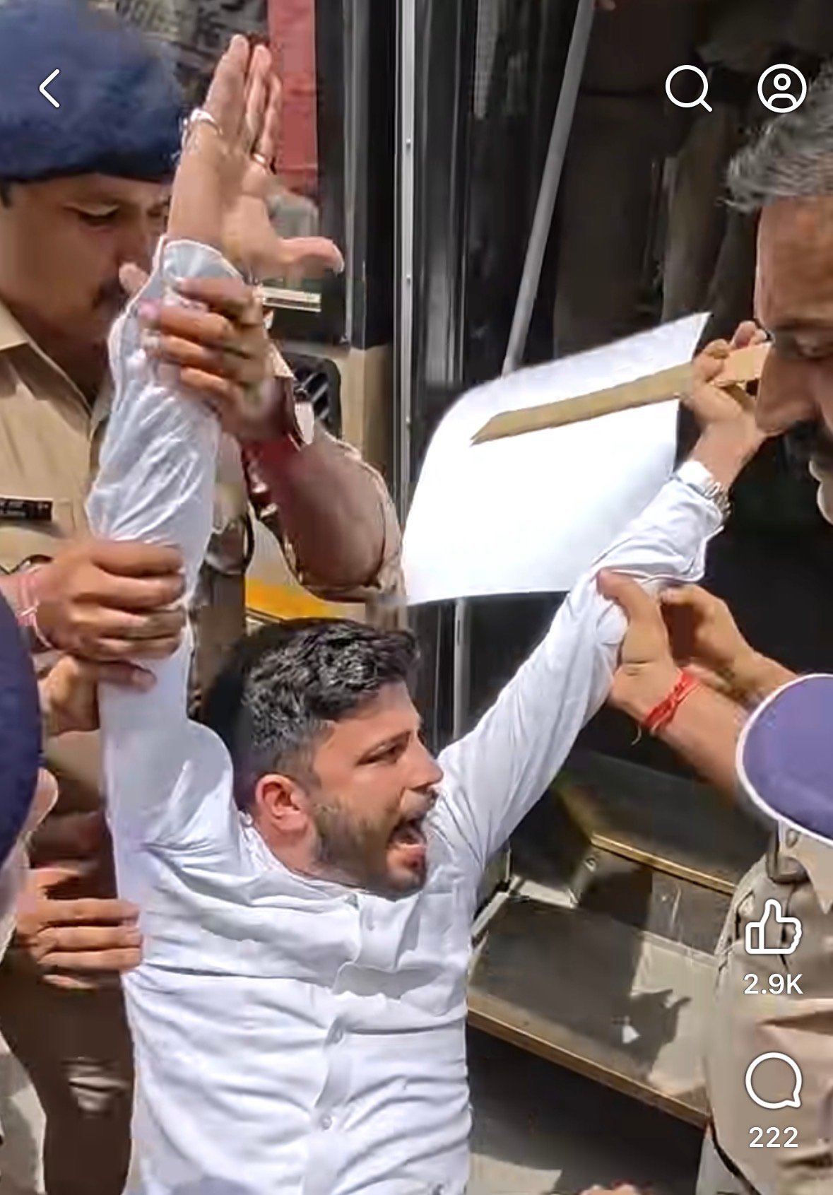 बापूग्राम को राजस्व ग्राम बनाने की मांग पर युवा उक्रांद कार्यकर्ताओं की गिरफ्तारी