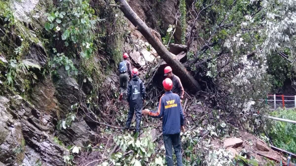 भारी भूस्खलन से केदारनाथ पैदल मार्ग बंद, यात्रियों की आवाजाही रोकी गई