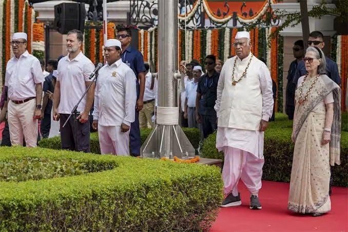 वंदे मातरम के दौरान सोनिया गांधी के इशारों पर सियासी घमासान, भाजपा ने लगाए रोकने की कोशिश के आरोप