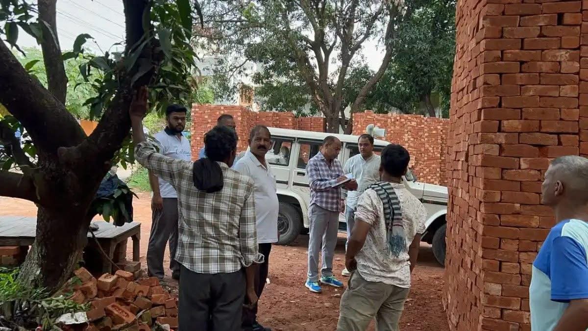 बिना लाइसेंस संचालित 8 ईंट भंडारण केंद्र पकड़े, पालिका ने जारी किए नोटिस