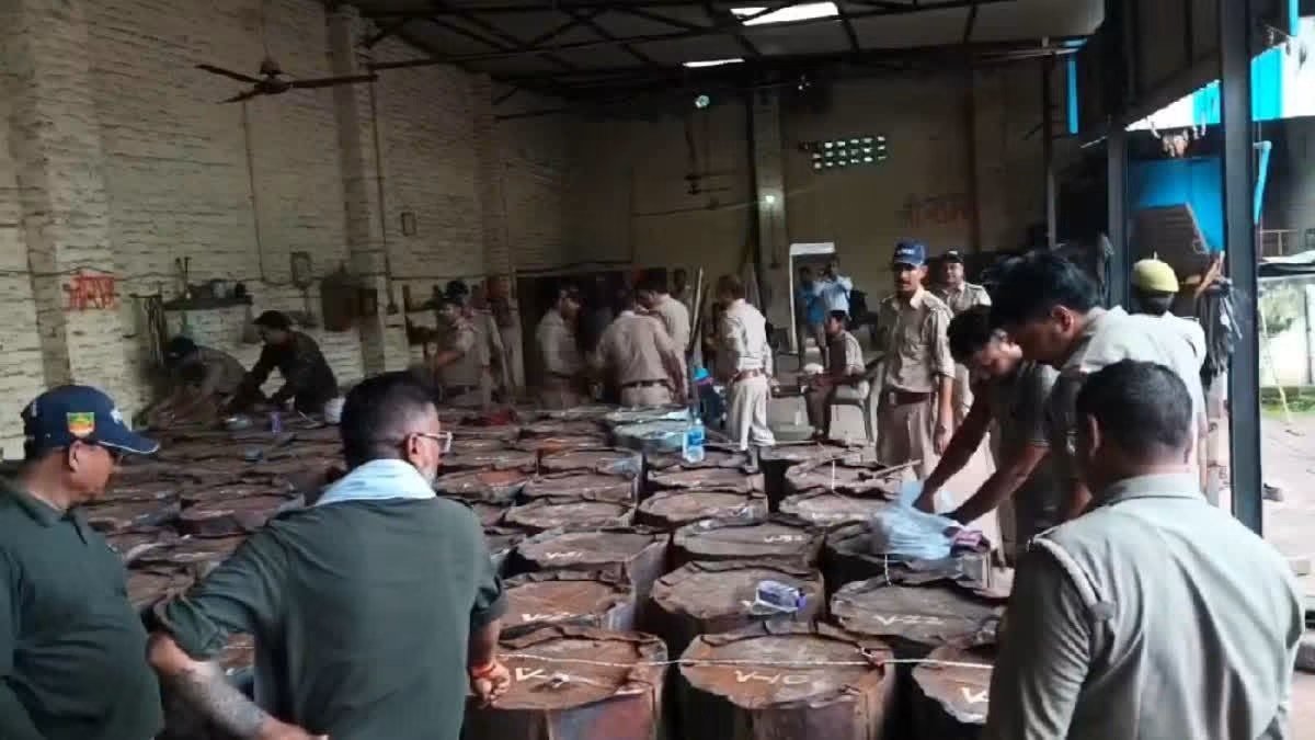 रुड़की में वन विभाग की बड़ी कार्रवाई, 14,900 किलो तारपीन तेल और 17,252 किलो बिरोजा बरामद