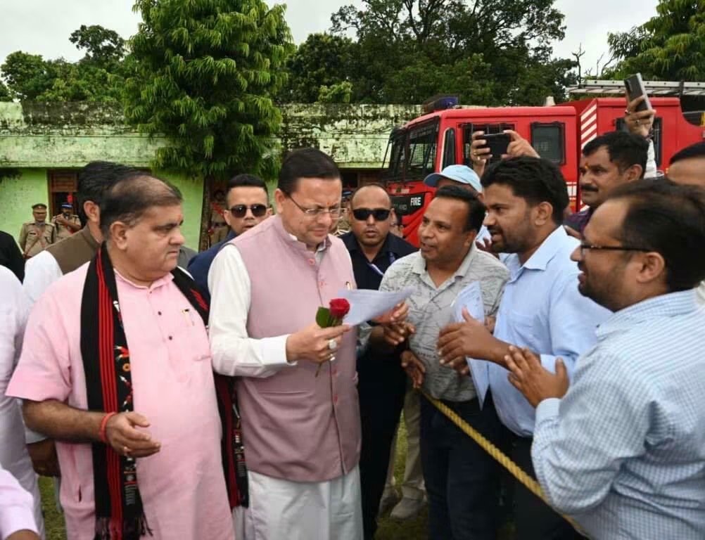 मुख्यमंत्री धामी ने नैनीताल में सुनी जनसमस्याएं, शेर नाला सेतु का किया लोकार्पण