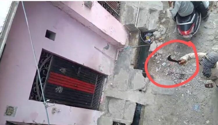 रुद्रपुर में दबंगों का आतंक: फायरिंग कर लहराए हथियार, लोगों को दी जान से मारने की धमकी