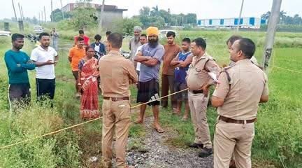 दिनेशपुर में झाड़ियों से युवक का शव बरामद, पुलिस ने शुरू की गहन जांच