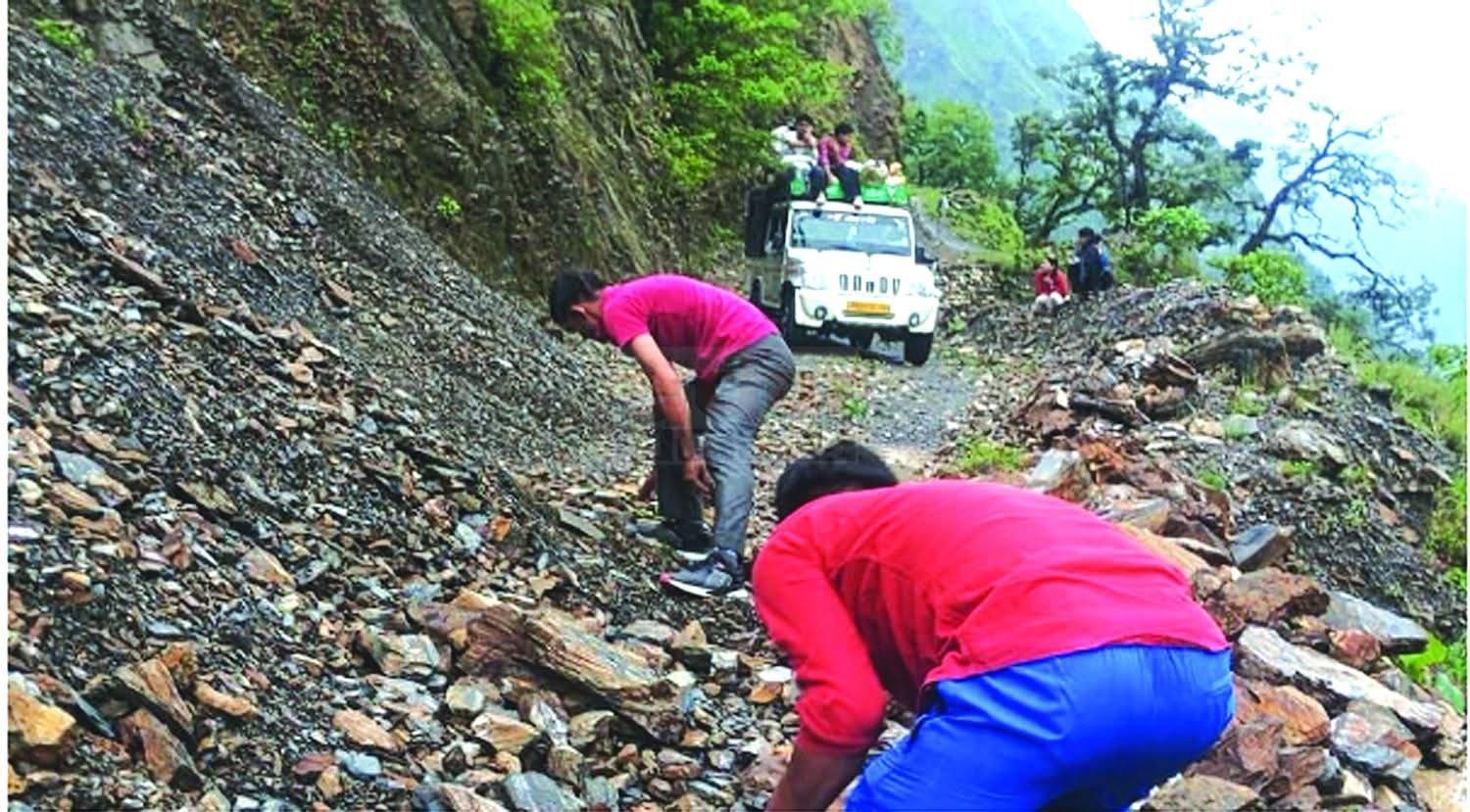 मानसून की पहली बारिश में उत्तराखंड बेहाल, 40 से अधिक गांवों का संपर्क टूटा